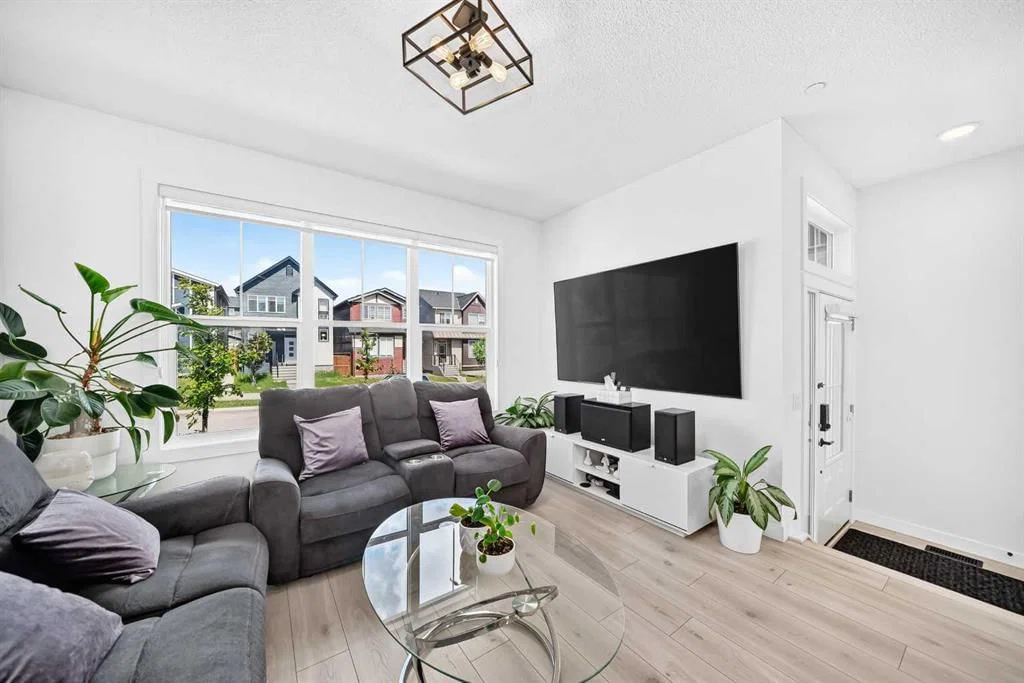 673 Livingston Way NE, Calgary — photo 5 of 35