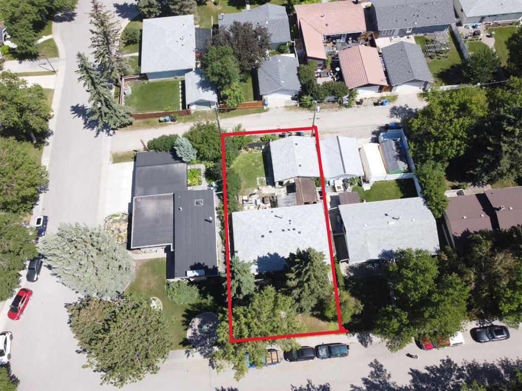 6108 Lloyd Crescent SW, Calgary — photo 2 of 47