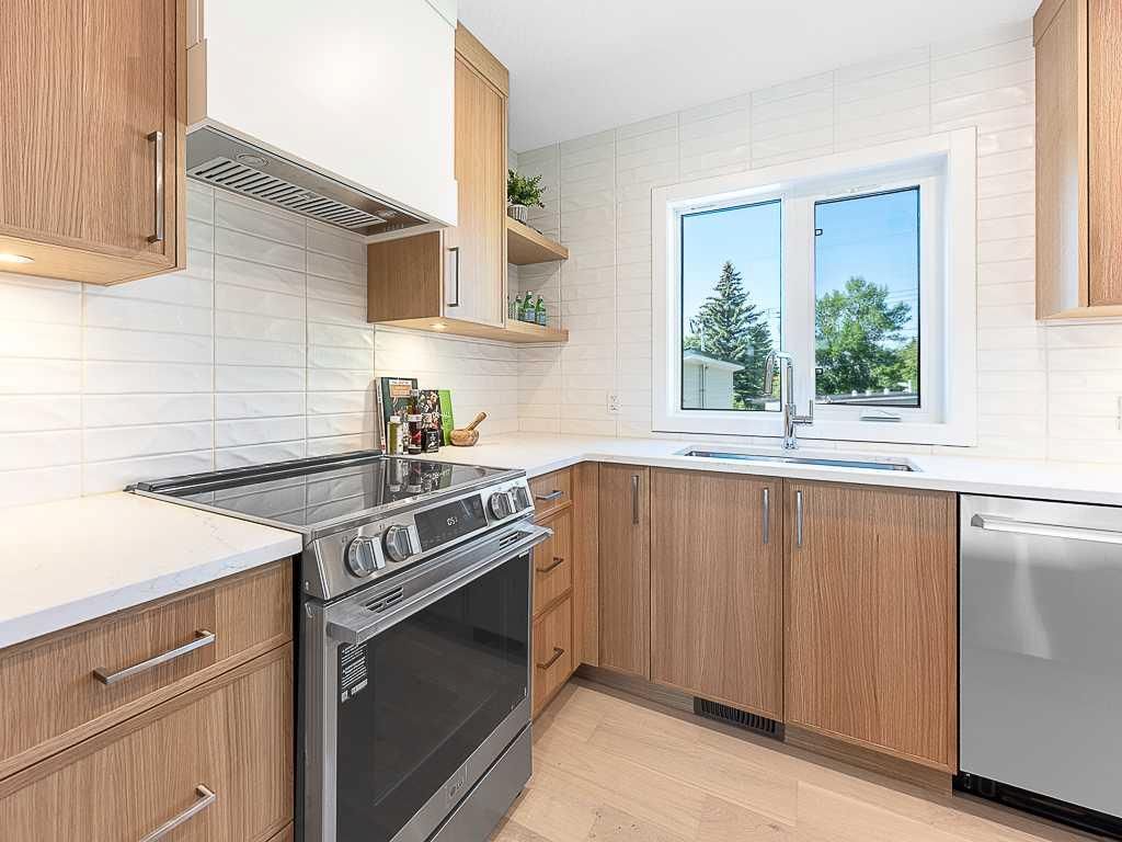 3520 Bulyea Crescent NW, Calgary — photo 5 of 46