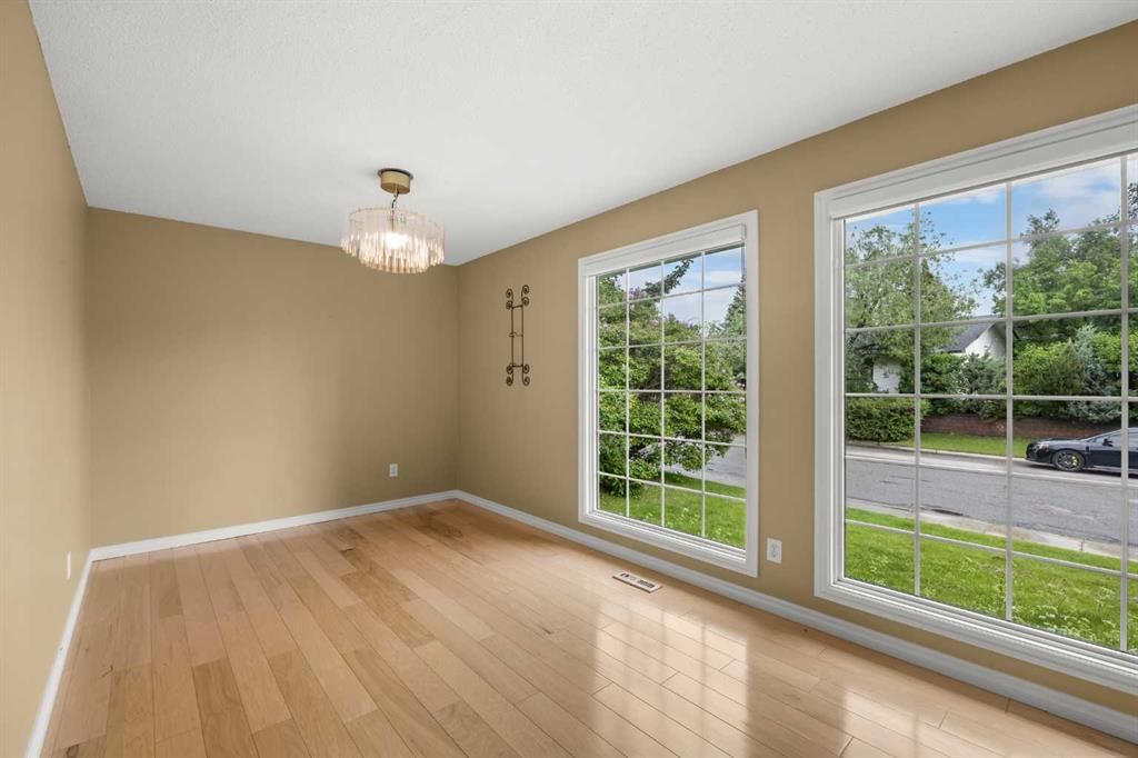 4907 Vantage Crescent NW, Calgary — photo 5 of 42