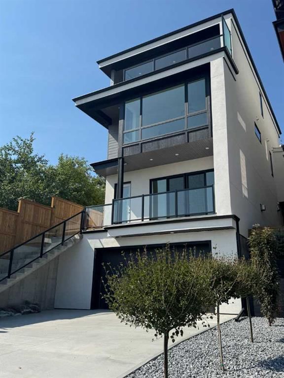 710 Bridge Crescent NE, Calgary — main listing photo