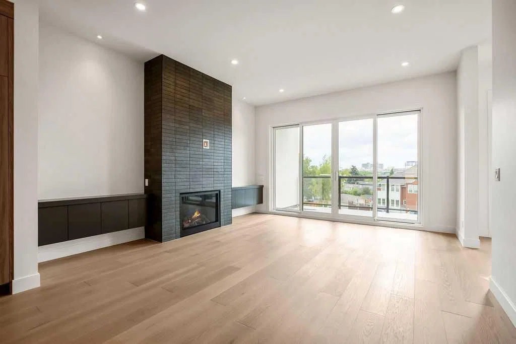710 Bridge Crescent NE, Calgary — photo 4 of 50