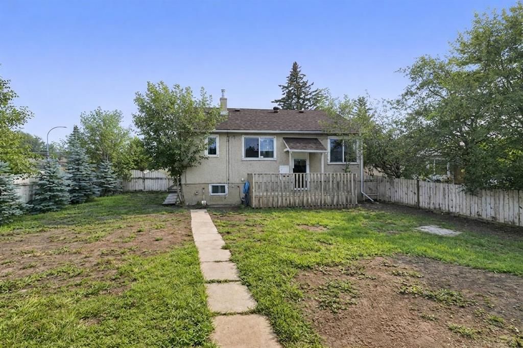 326 27 Avenue NE, Calgary — photo 4 of 21