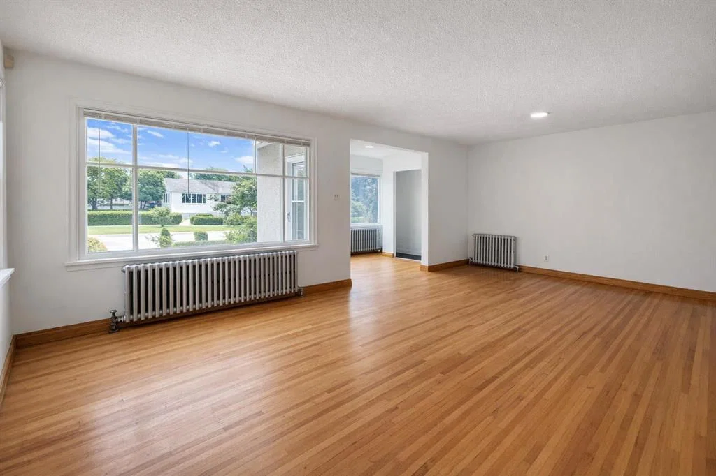 326 27 Avenue NE, Calgary — photo 5 of 21