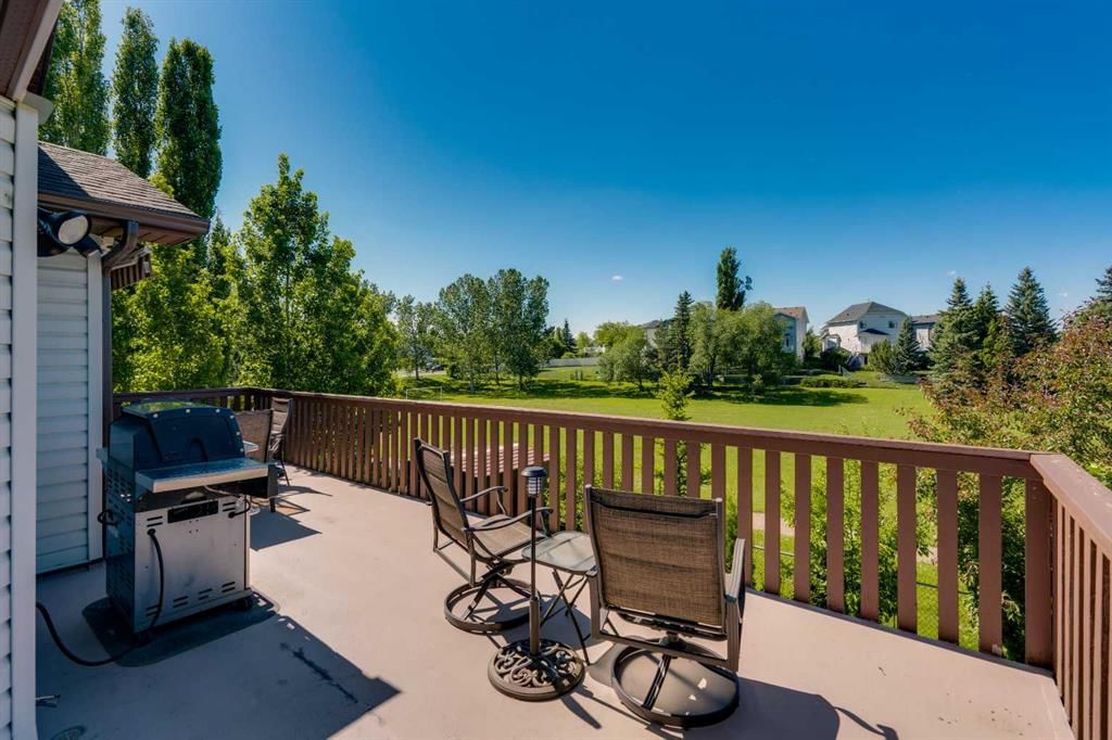 46 Somerside Manor SW, Calgary — photo 2 of 50