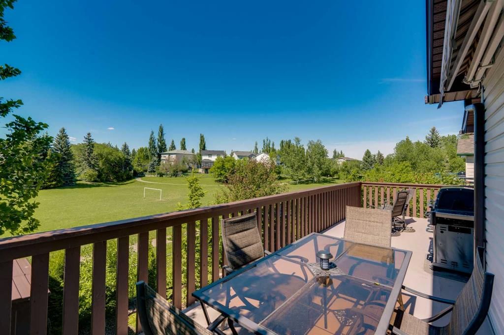 46 Somerside Manor SW, Calgary — photo 3 of 50