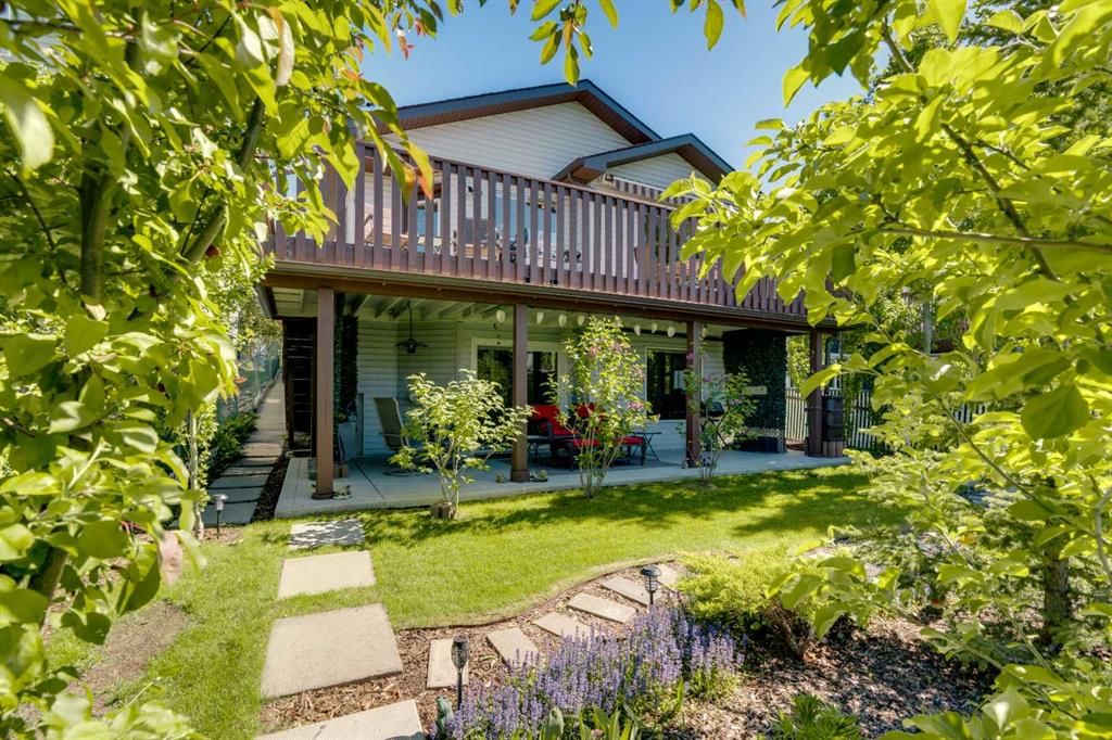 46 Somerside Manor SW, Calgary — photo 4 of 50