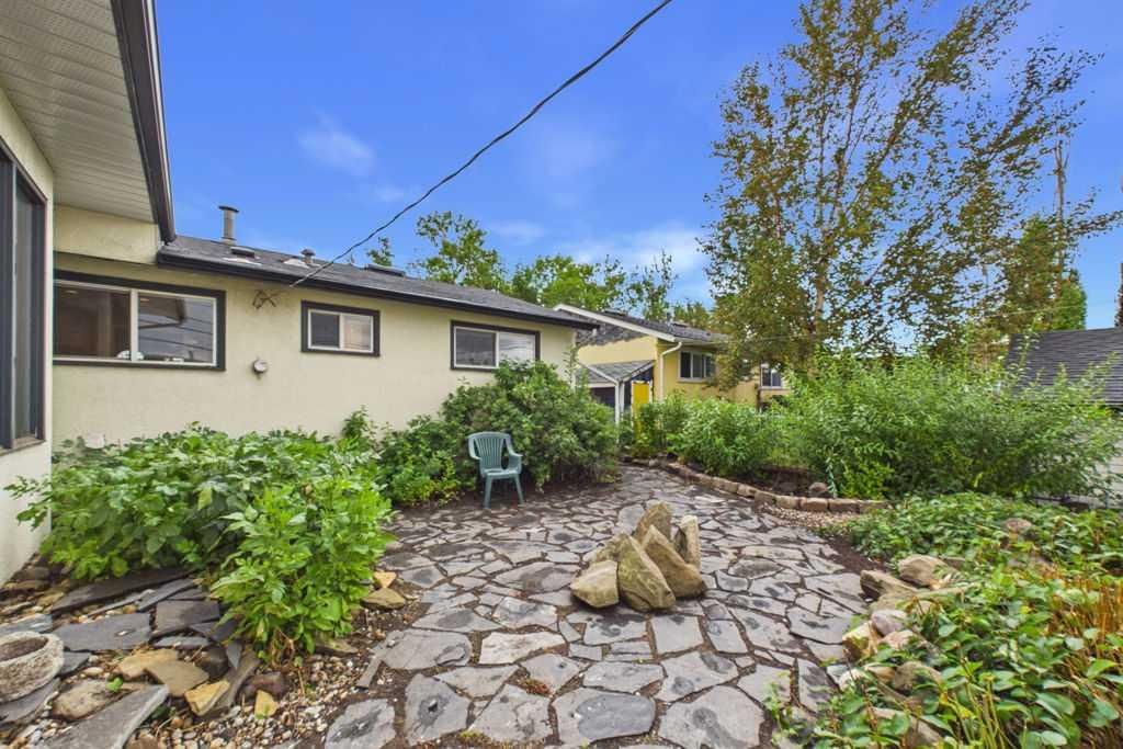 28 Franklin Drive SE, Calgary — photo 5 of 49