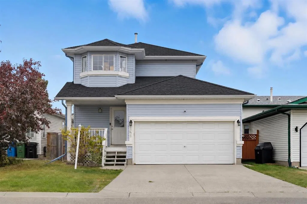 141 Saratoga Close NE, Calgary — main listing photo
