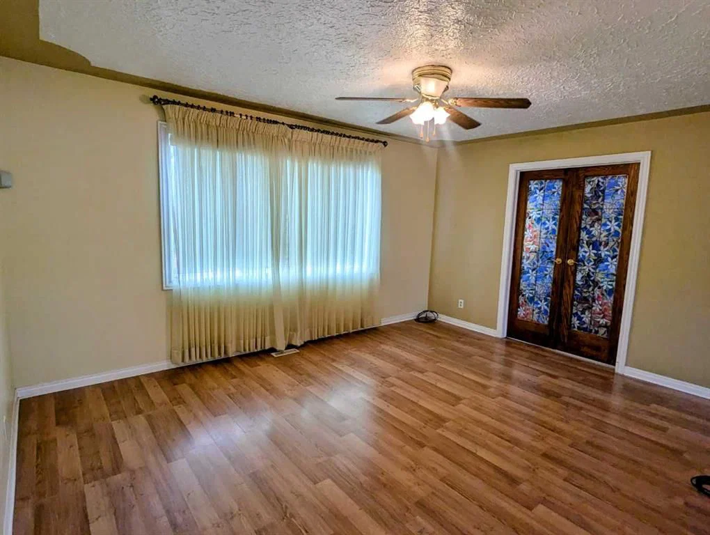 3322 Centre B Street NW, Calgary — photo 4 of 16