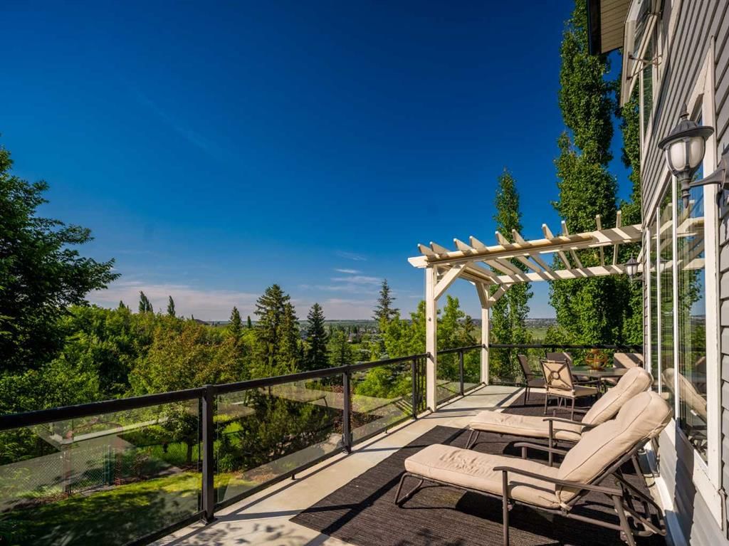 124 Valley Creek Crescent NW, Calgary — photo 2 of 50