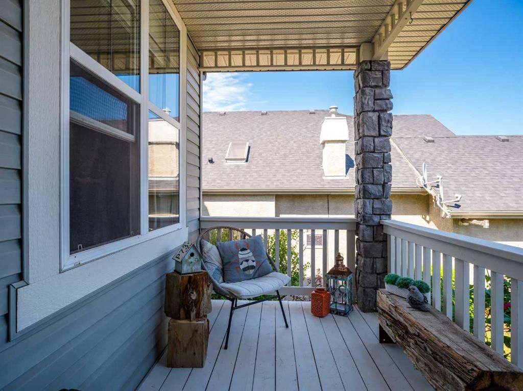 124 Valley Creek Crescent NW, Calgary — photo 5 of 50