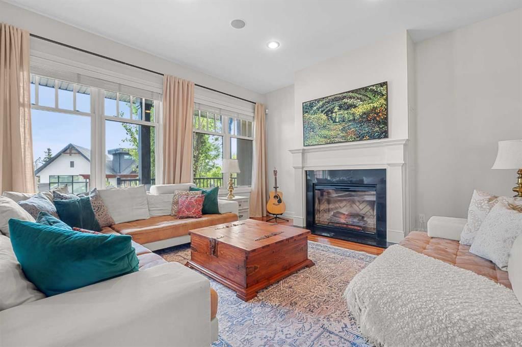2323 19 Street SW, Calgary — photo 4 of 50