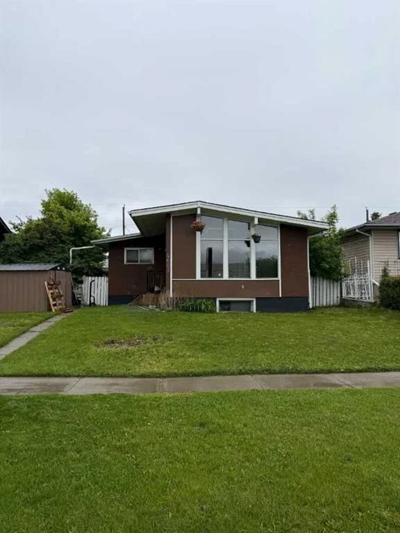 4603 Edmonton Trail NE, Calgary — main listing photo