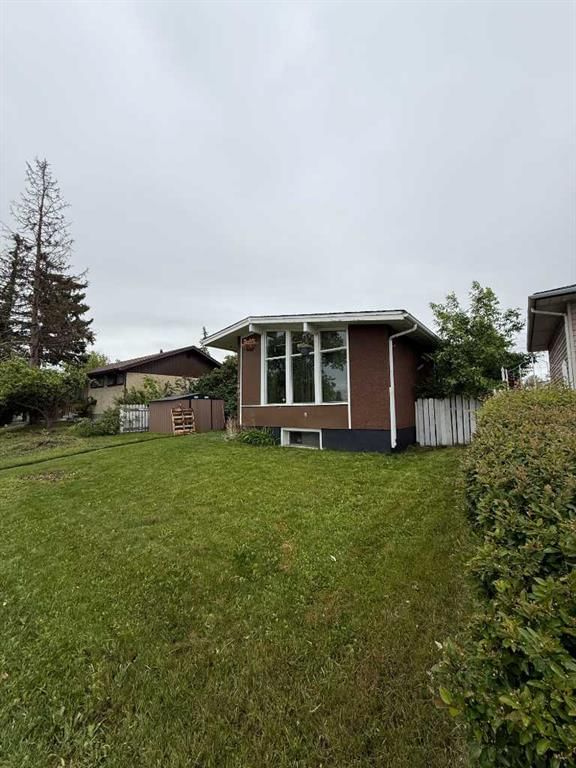 4603 Edmonton Trail NE, Calgary — photo 4 of 8