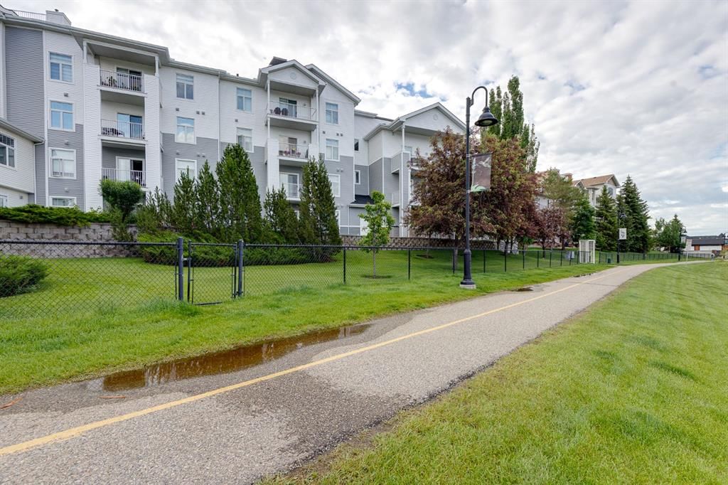 101, 8 Country Village Bay NE, Calgary — main listing photo