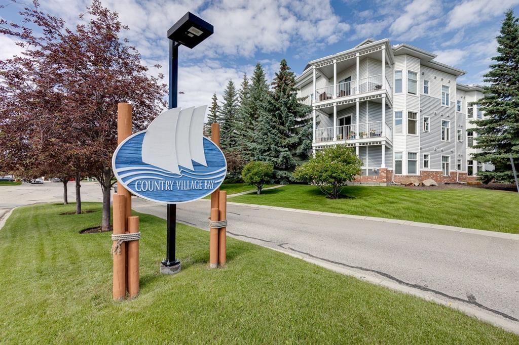 101, 8 Country Village Bay NE, Calgary — photo 2 of 35