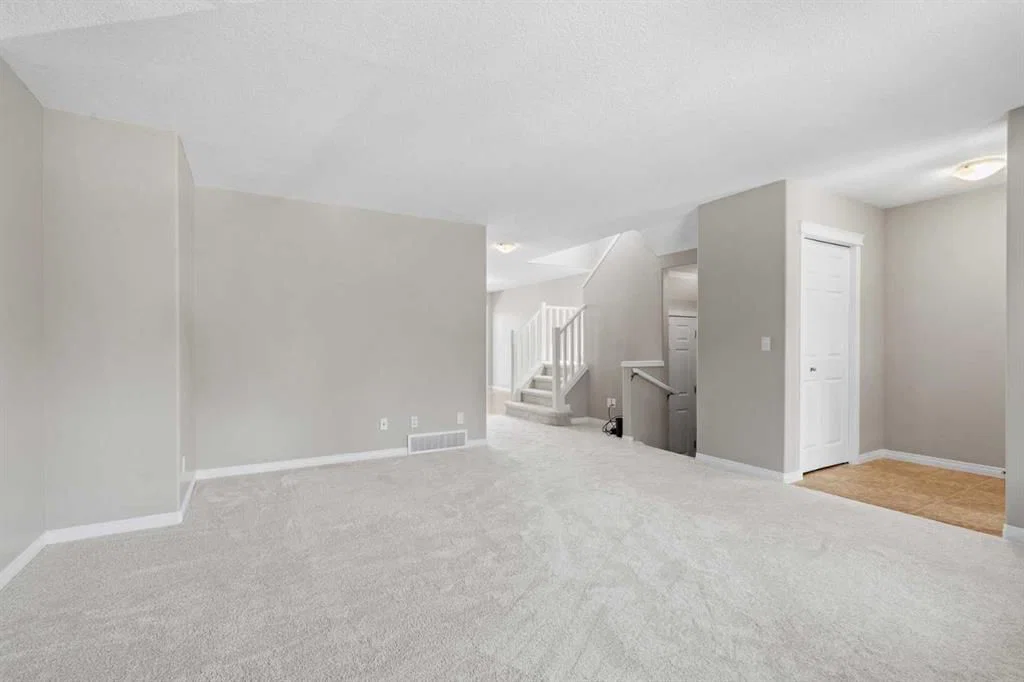 28 Saddlebrook Gardens NE, Calgary — photo 5 of 40