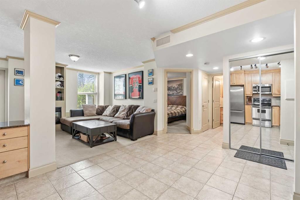104, 4554 Valiant Drive NW, Calgary — photo 4 of 27