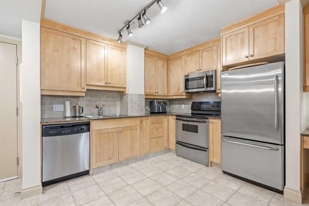 104, 4554 Valiant Drive NW, Calgary — photo 5 of 27