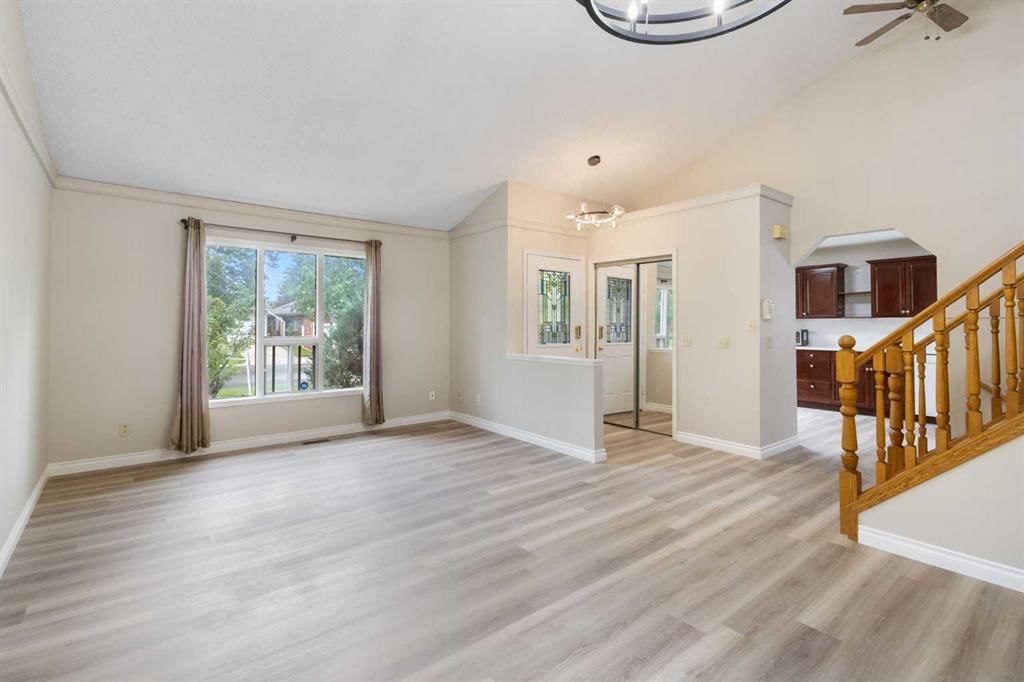 68 Scenic Acres Drive NW, Calgary — photo 3 of 45