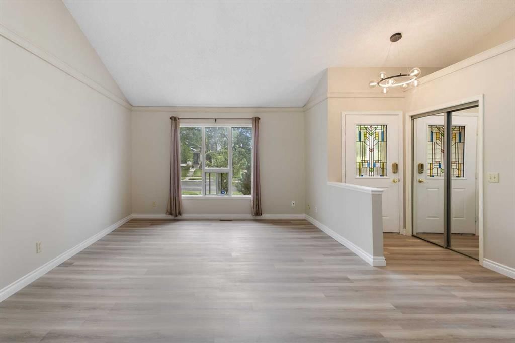 68 Scenic Acres Drive NW, Calgary — photo 4 of 45