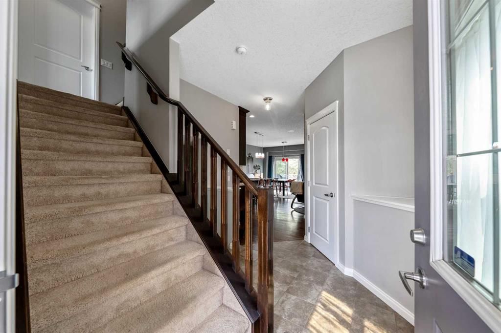 64 Sunrise Terrace, Cochrane — photo 3 of 46