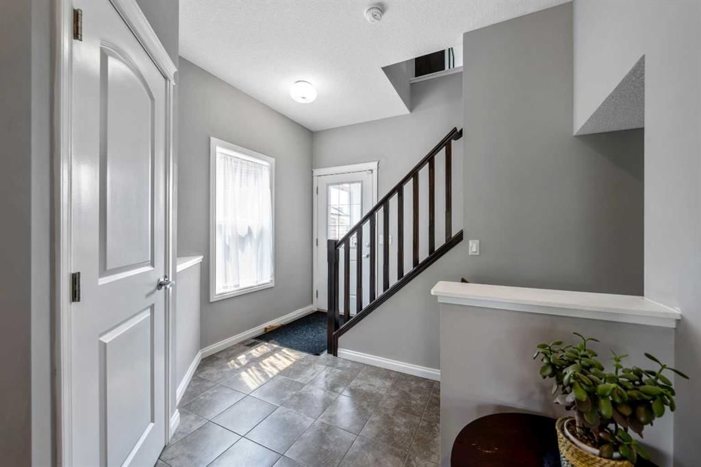 64 Sunrise Terrace, Cochrane — photo 4 of 46