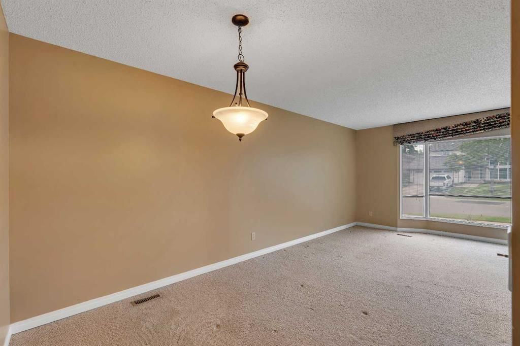 703 Woodpark Boulevard SW, Calgary — photo 5 of 48