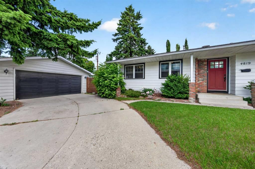 4819 Vanguard Road NW, Calgary — photo 3 of 42