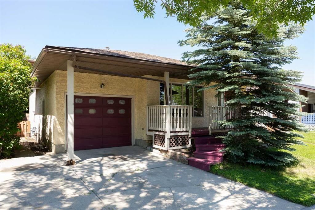 80 Macewan Drive NW, Calgary — photo 3 of 44