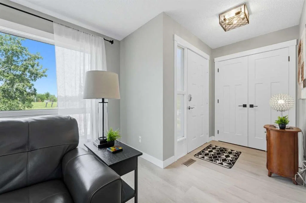 55 Sunbank Road SE, Calgary — photo 5 of 39