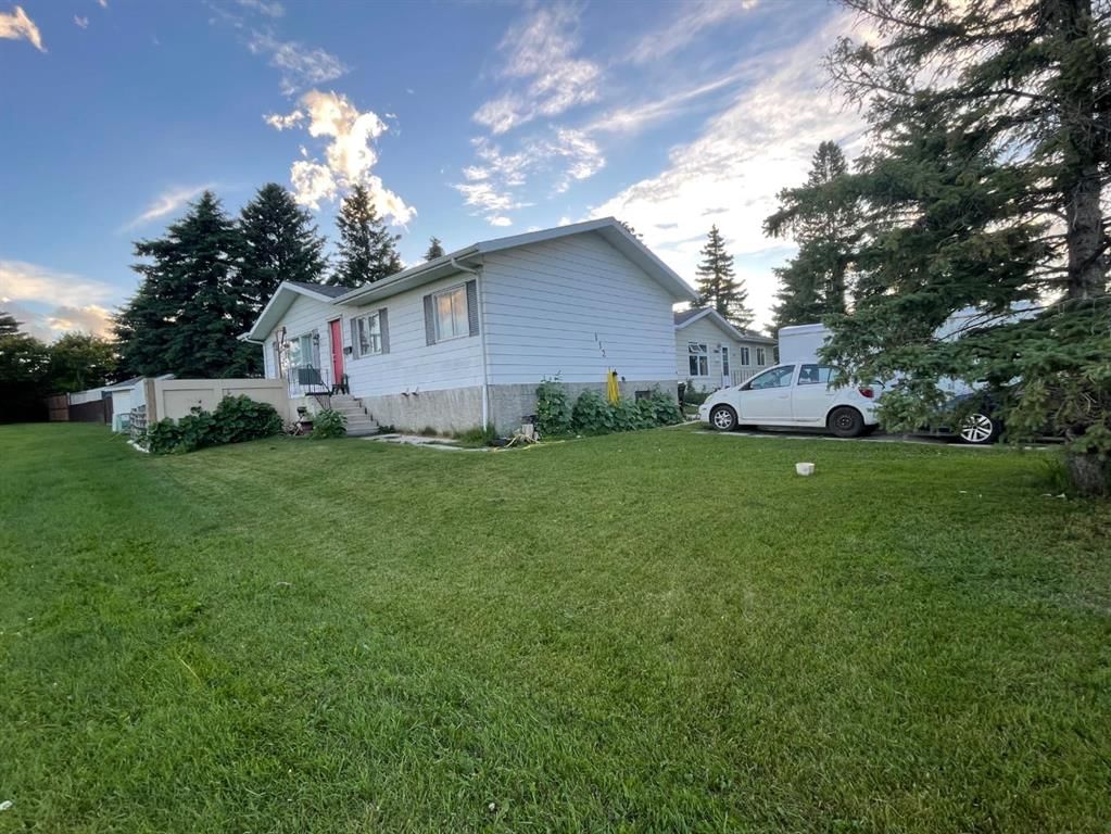 112 Huntstrom Drive NE, Calgary — main listing photo