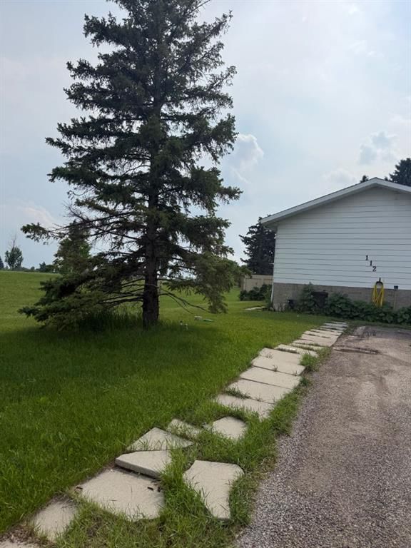 112 Huntstrom Drive NE, Calgary — photo 4 of 27