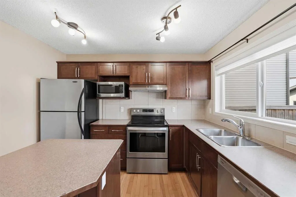 258 Cranberry Place SE, Calgary — photo 5 of 36