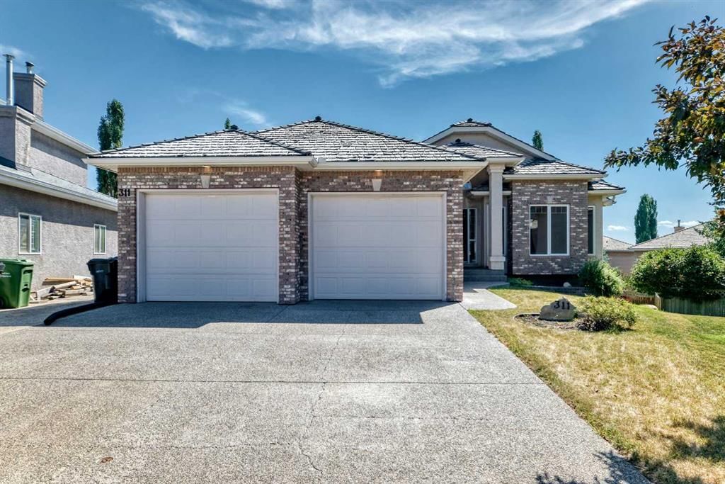 311 Royal Crest Bay NW, Calgary — main listing photo