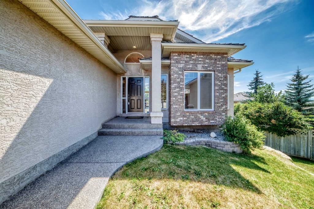 311 Royal Crest Bay NW, Calgary — photo 2 of 50
