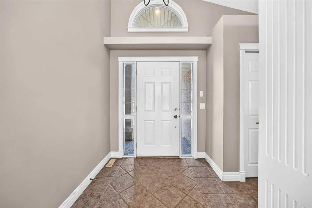 311 Royal Crest Bay NW, Calgary — photo 3 of 50