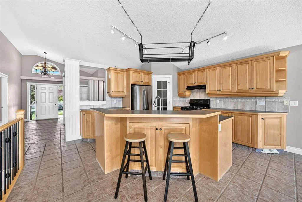 311 Royal Crest Bay NW, Calgary — photo 4 of 50