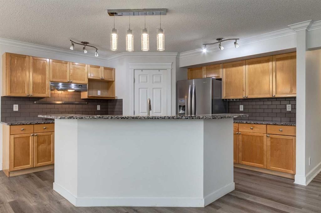 250 Panatella Court NW, Calgary — photo 3 of 50
