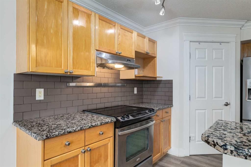 250 Panatella Court NW, Calgary — photo 4 of 50