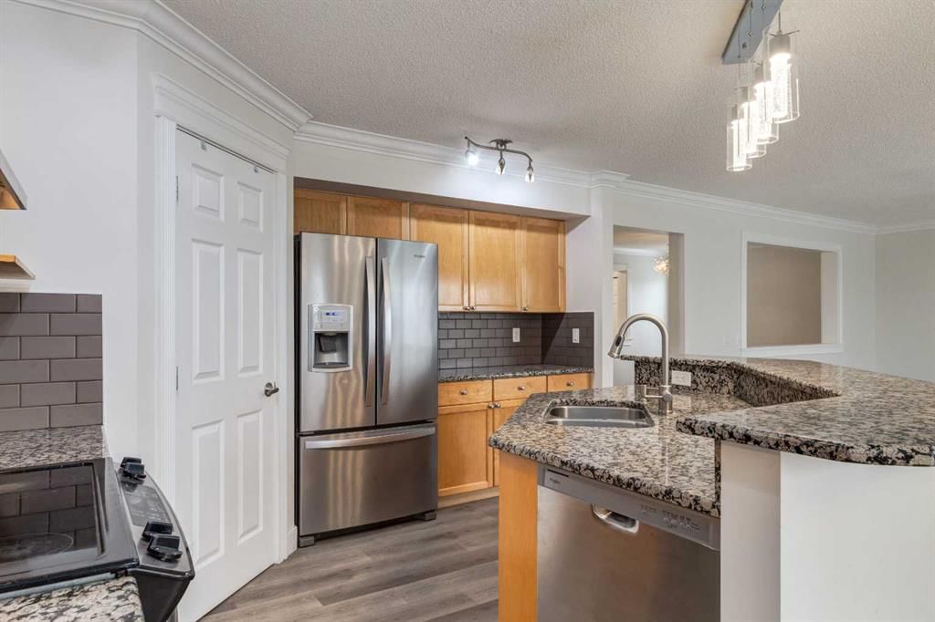 250 Panatella Court NW, Calgary — photo 5 of 50