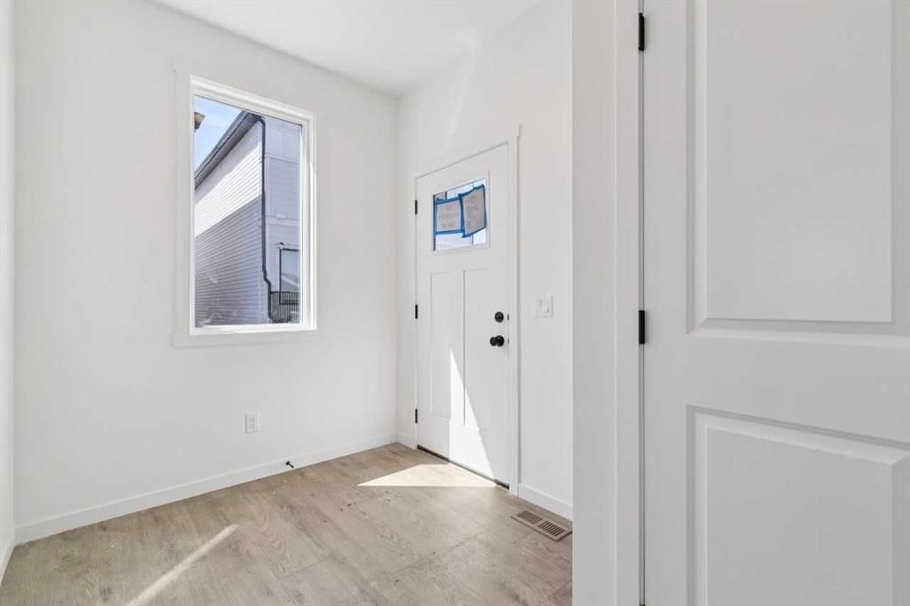 102 Walgrove Bay SE, Calgary — photo 4 of 37