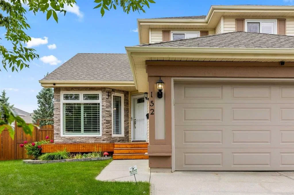 152 Douglas Glen Mews SE, Calgary — photo 2 of 50