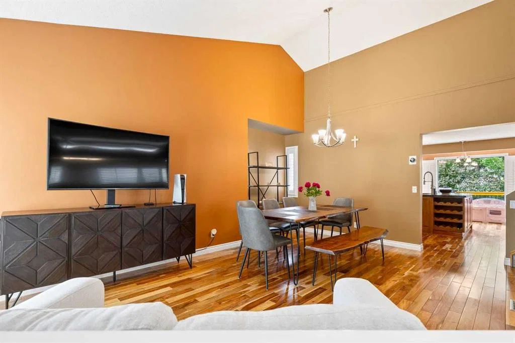 152 Douglas Glen Mews SE, Calgary — photo 4 of 50