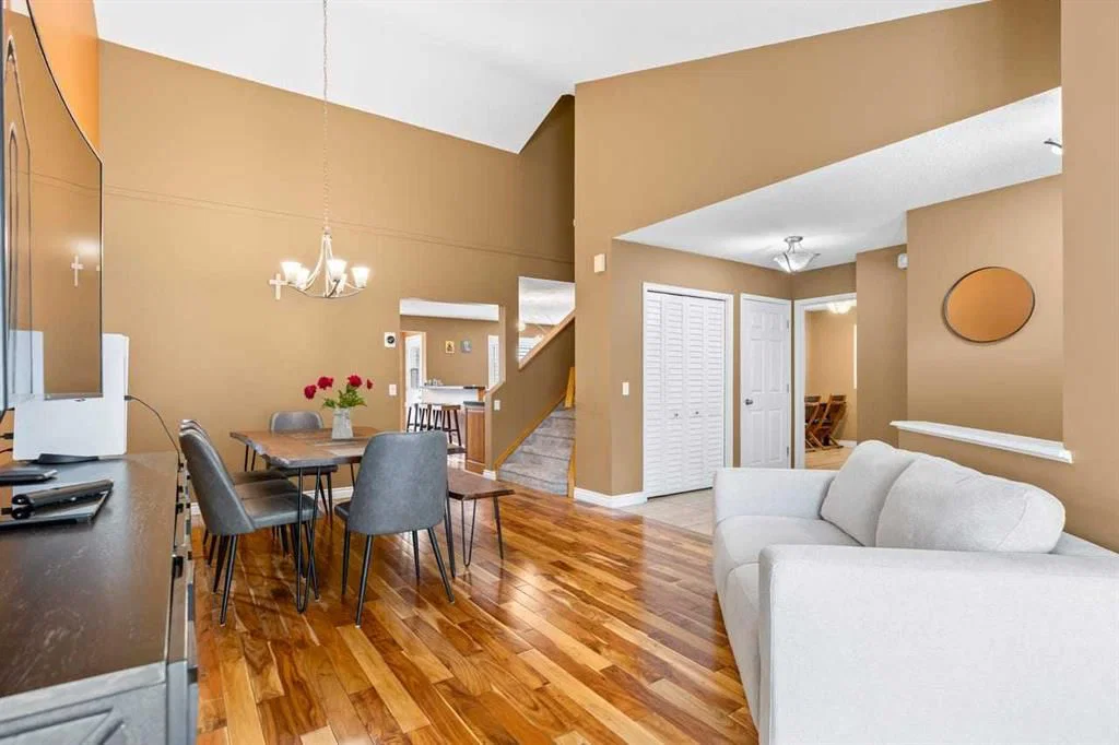 152 Douglas Glen Mews SE, Calgary — photo 5 of 50