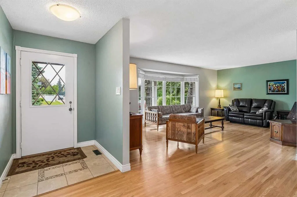 856 Lake Twintree Crescent SE, Calgary — photo 5 of 48