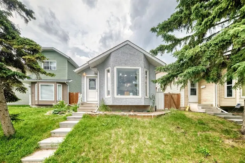 46 Dovercliffe Way SE, Calgary — main listing photo