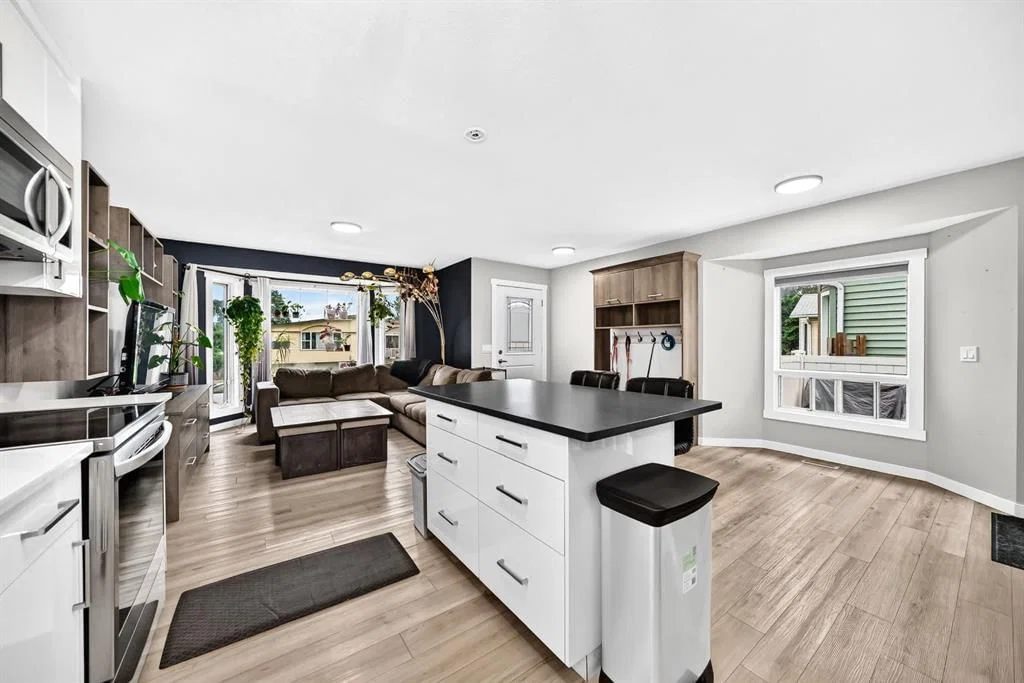 46 Dovercliffe Way SE, Calgary — photo 3 of 50