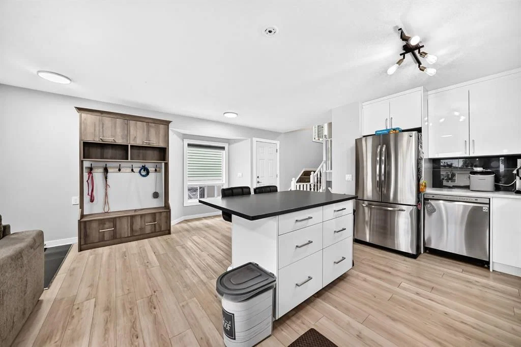 46 Dovercliffe Way SE, Calgary — photo 4 of 50